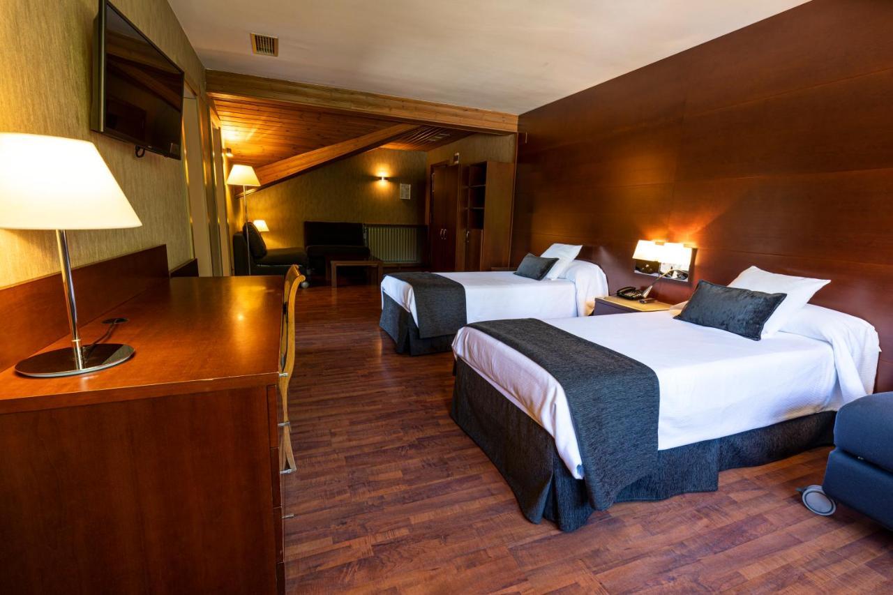 Hotel Del Prado Puigcerda Bagian luar foto