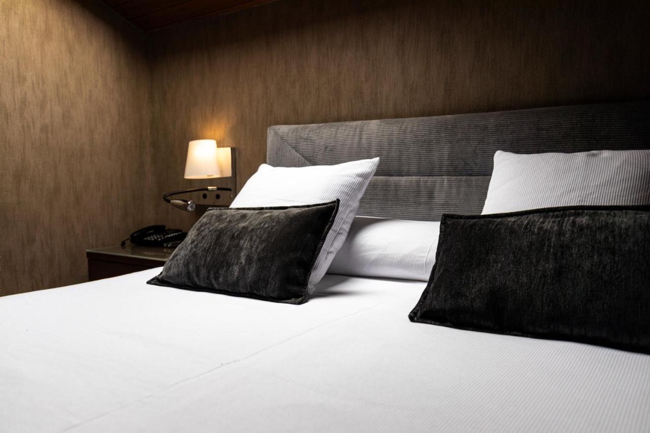 Hotel Del Prado Puigcerda Bagian luar foto