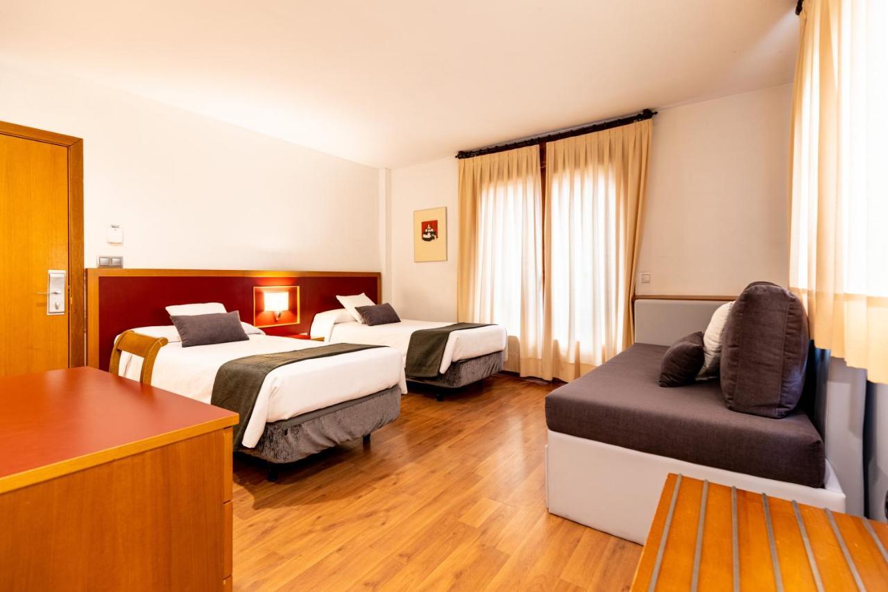 Hotel Del Prado Puigcerda Bagian luar foto