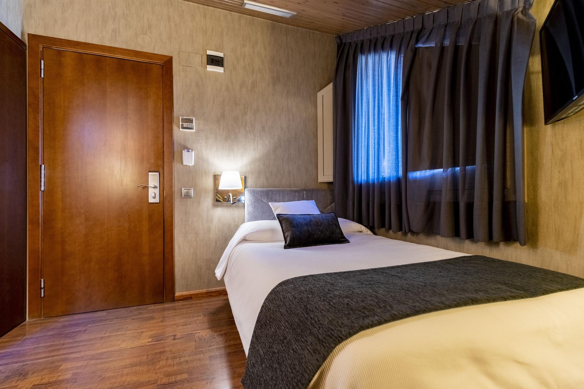 Hotel Del Prado Puigcerda Bagian luar foto