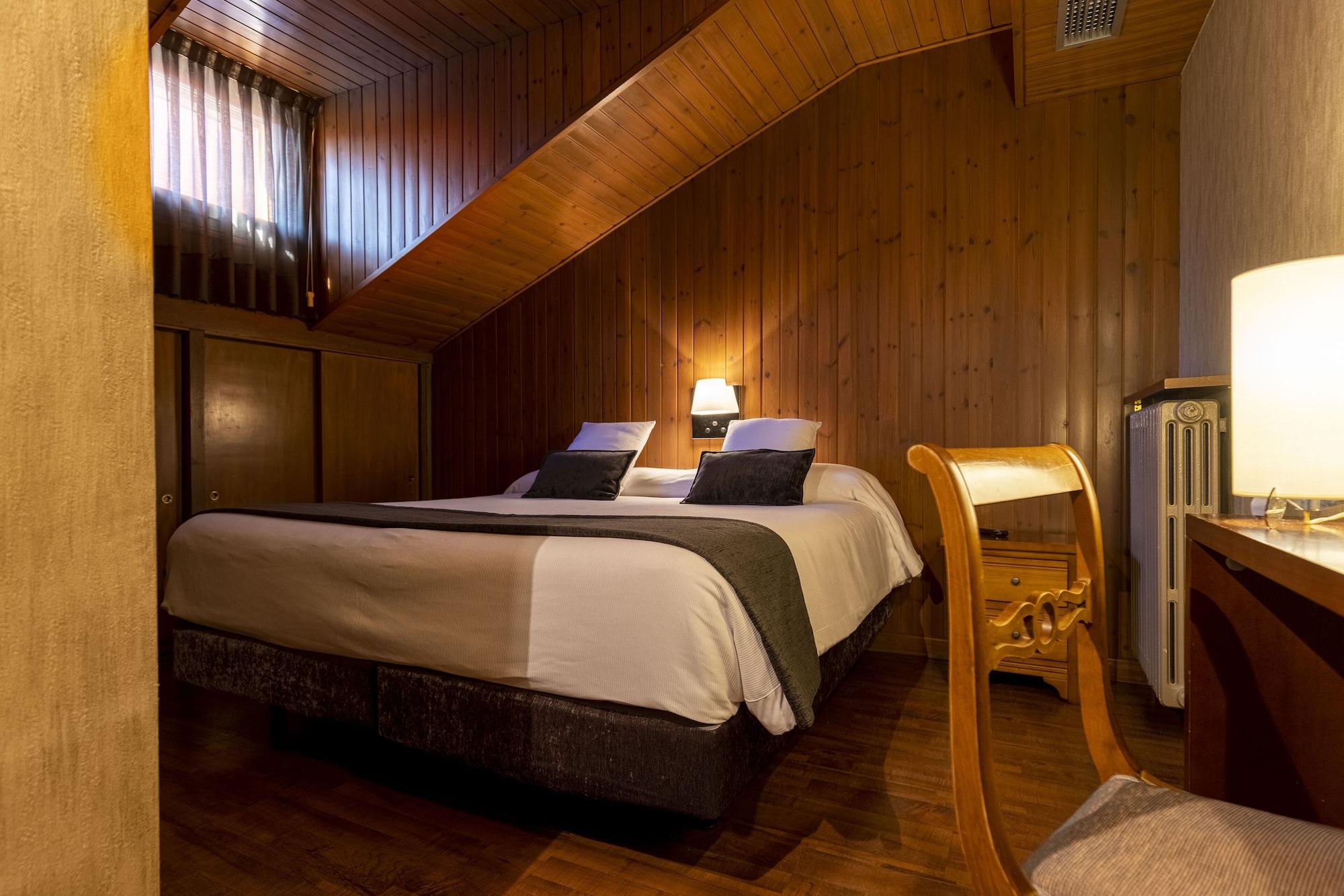 Hotel Del Prado Puigcerda Bagian luar foto