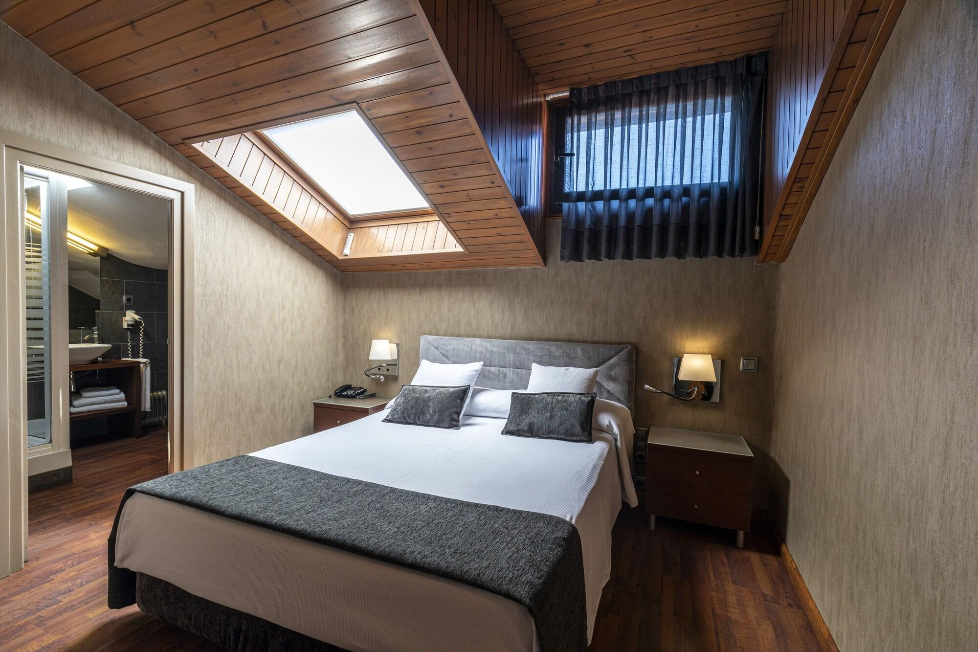 Hotel Del Prado Puigcerda Bagian luar foto