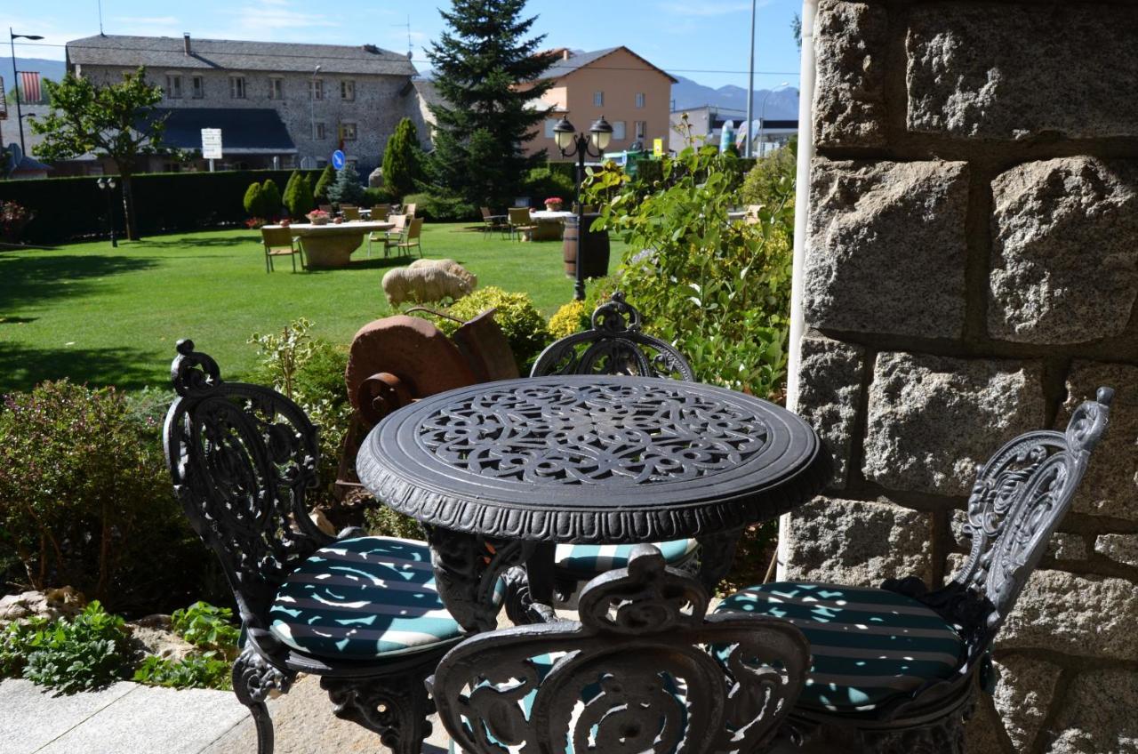 Hotel Del Prado Puigcerda Bagian luar foto